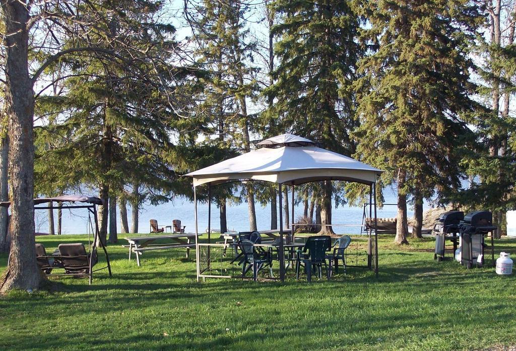 Edgewater Motel And Campground Temiskaming Shores Kültér fotó